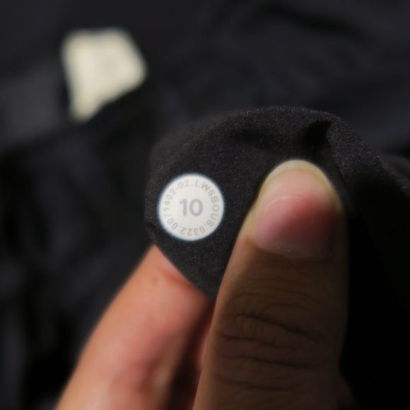 Lululemon‎ Stretch High Rise Crop Pants Heritage 365 Camouflage Deep Coal Black - Picture 8 of 9